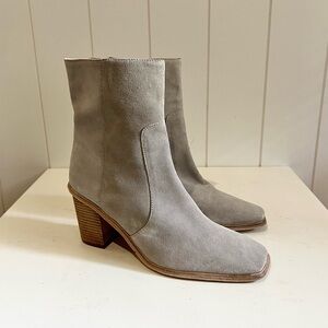 Andre Assous Suede Leather Ankle boots Booties heeled size 8 Neutral